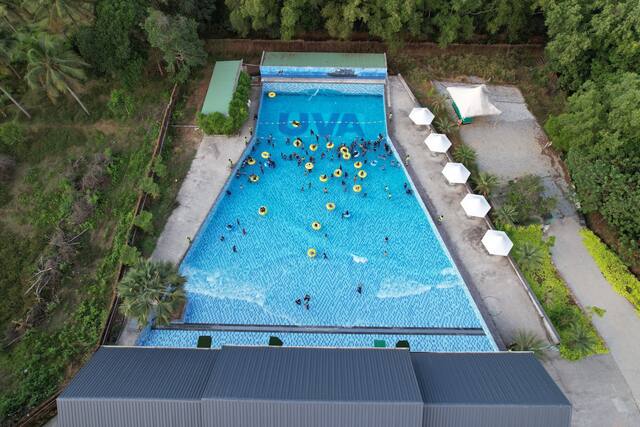 The wave pool from above