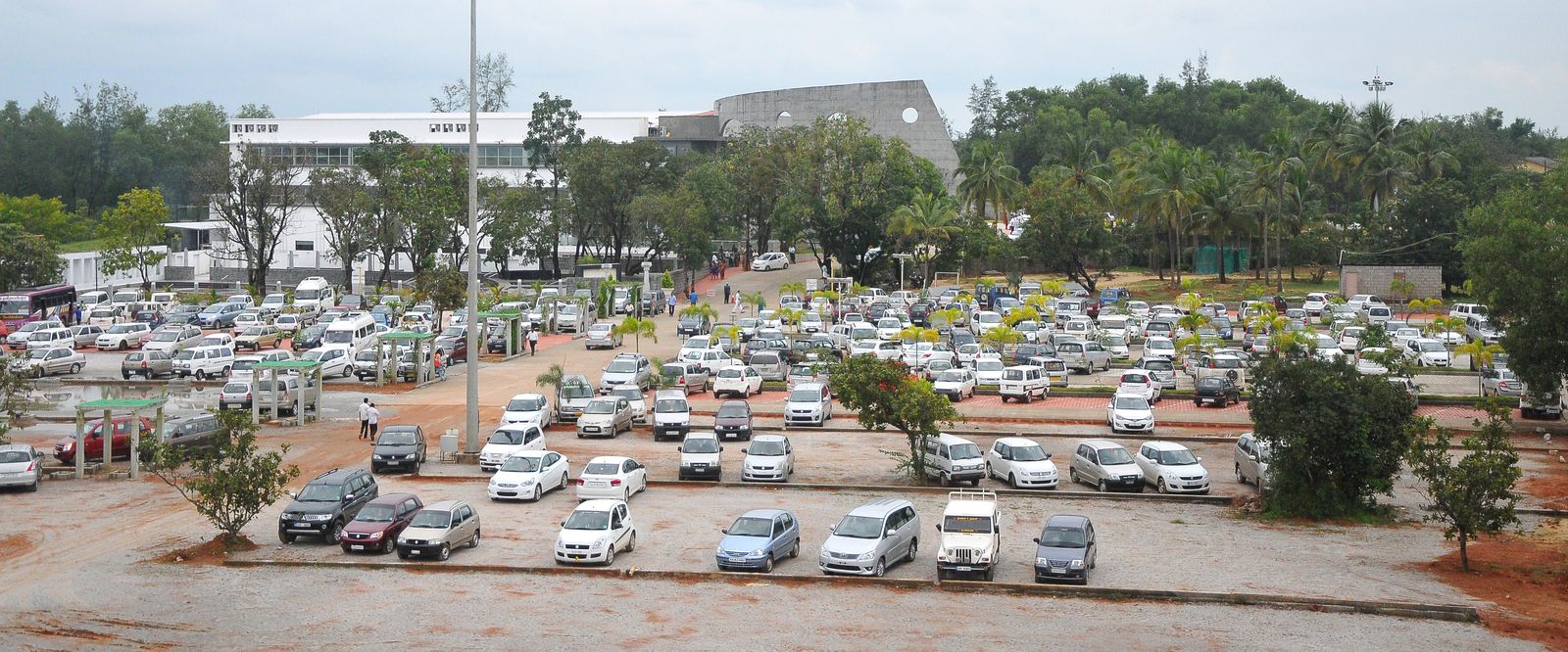 Parking for up to 1000 cars at UVA Meridian
