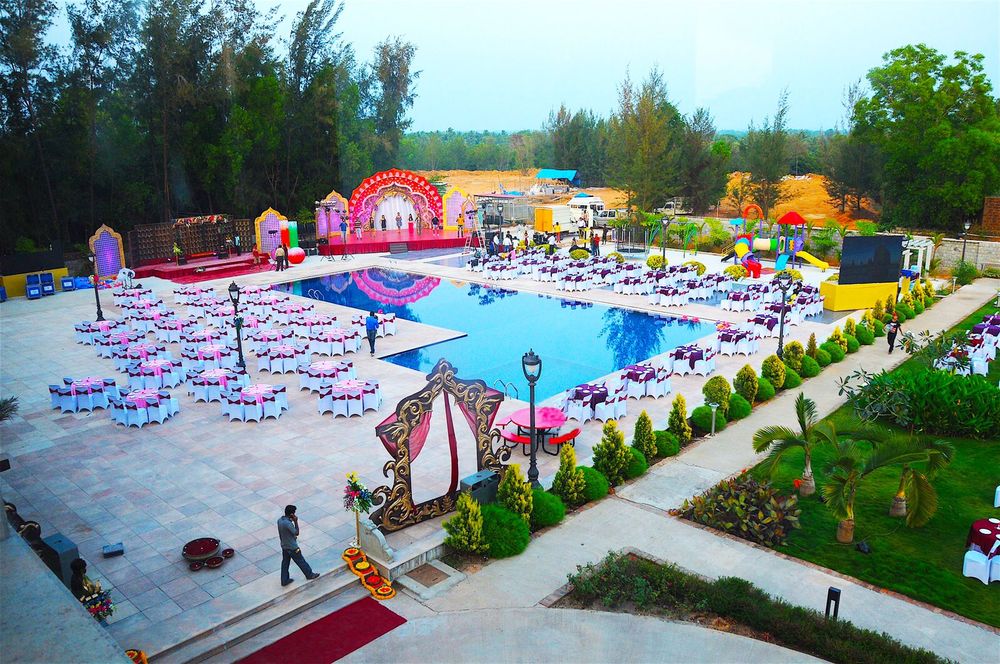 Poolside wedding décor on the Pool Deck at UVA Meridian
