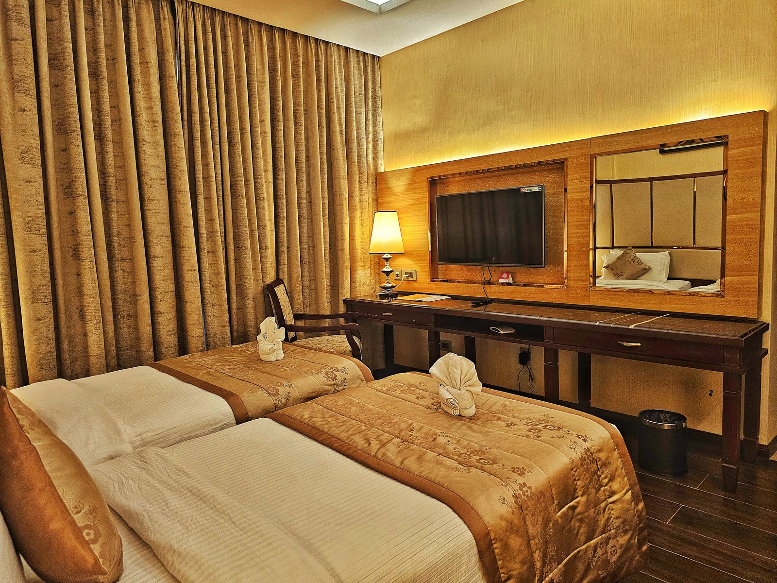 Club Room wide view at UVA Meridian
