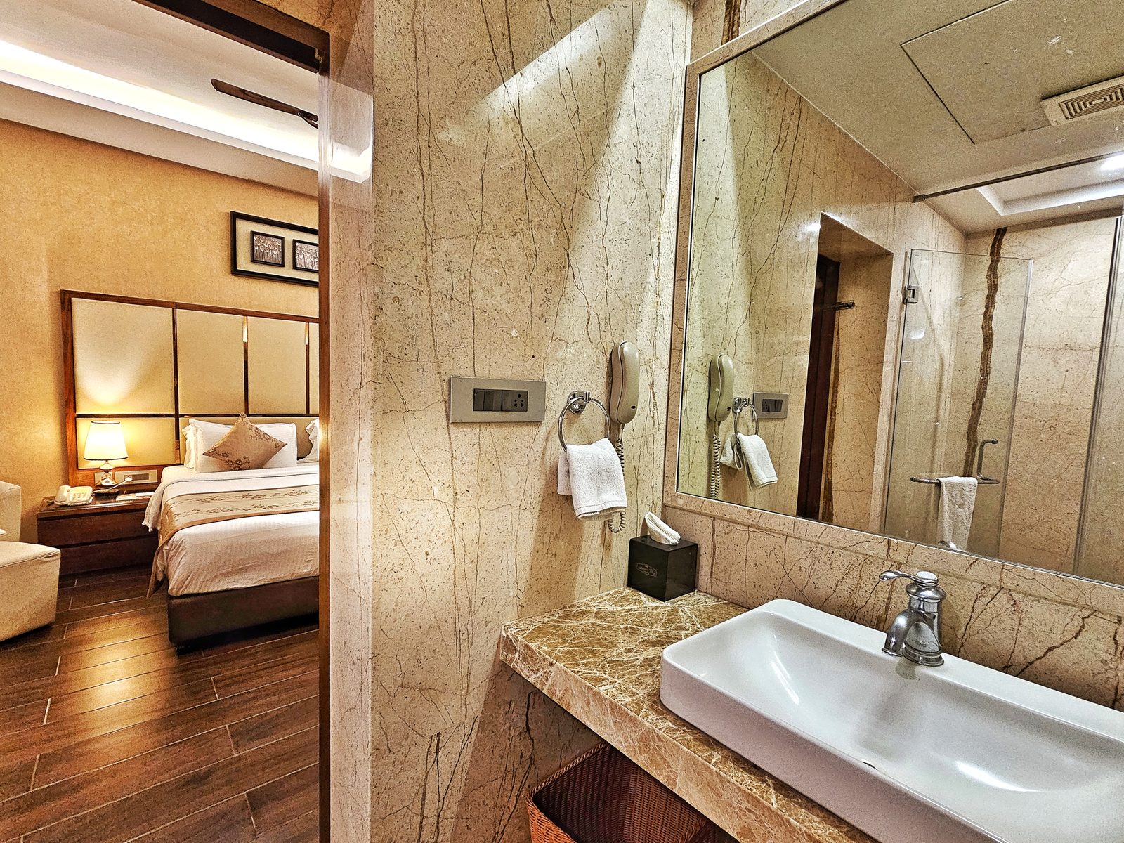 Club Room marble bathroom at UVA Meridian