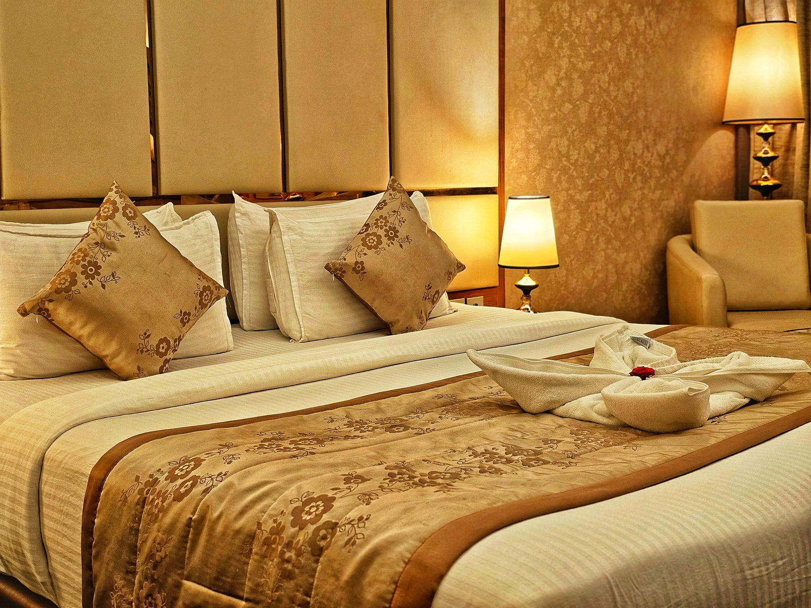 Deluxe Room bed at UVA Meridian